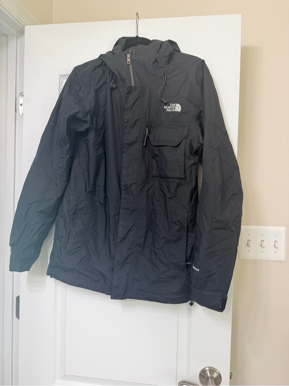 The North Face Men’s hyvent jacket